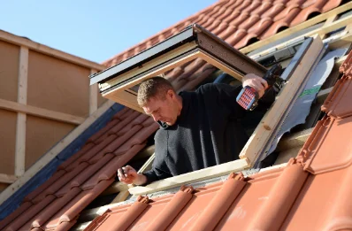 Pose de fenêtres de toit Velux à Freix-Anglards